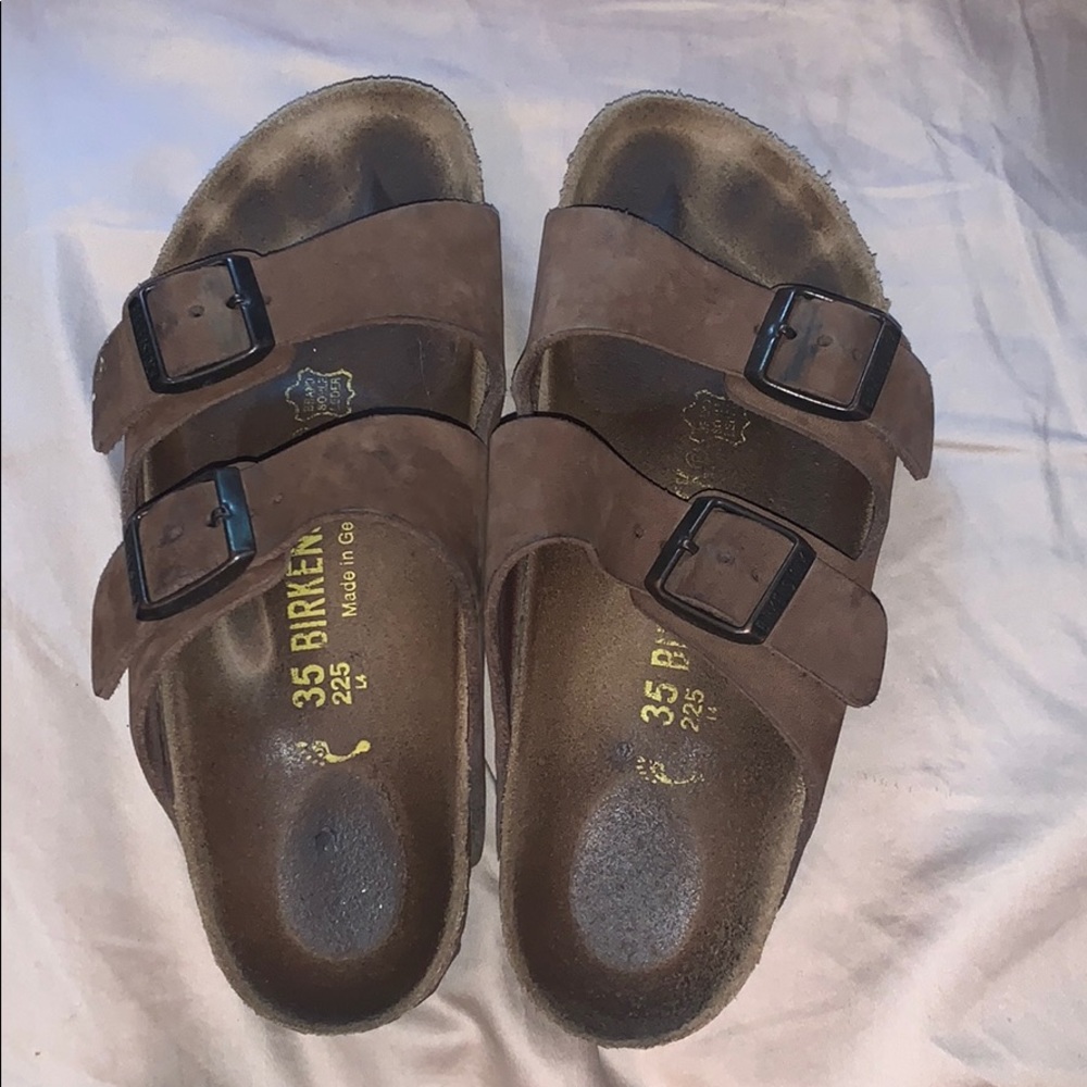 brown birkenstock’s